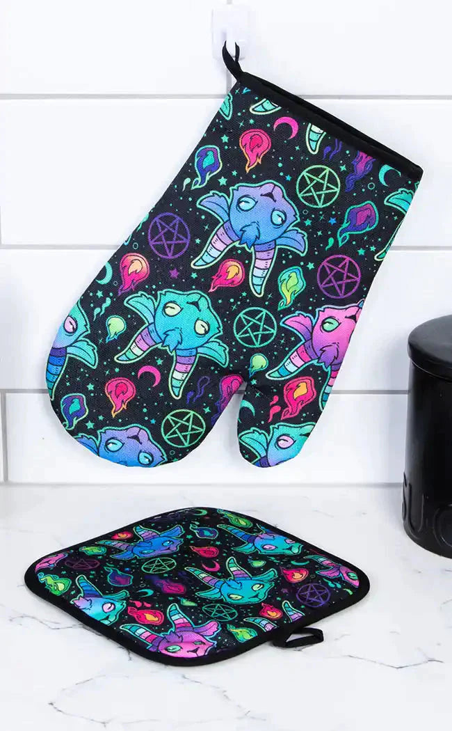 Screamin' Demon Oven Mitt Set