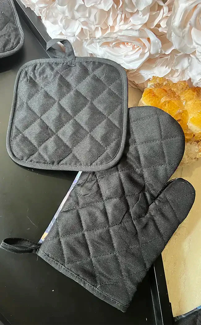 Screamin' Demon Oven Mitt Set